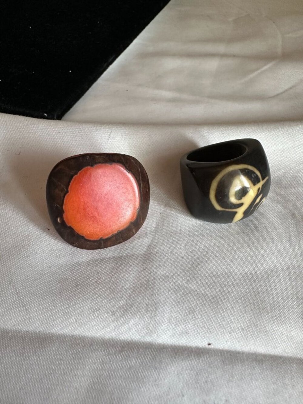 2 unique rings made from tagua seed and dyed by stilelibero size 6